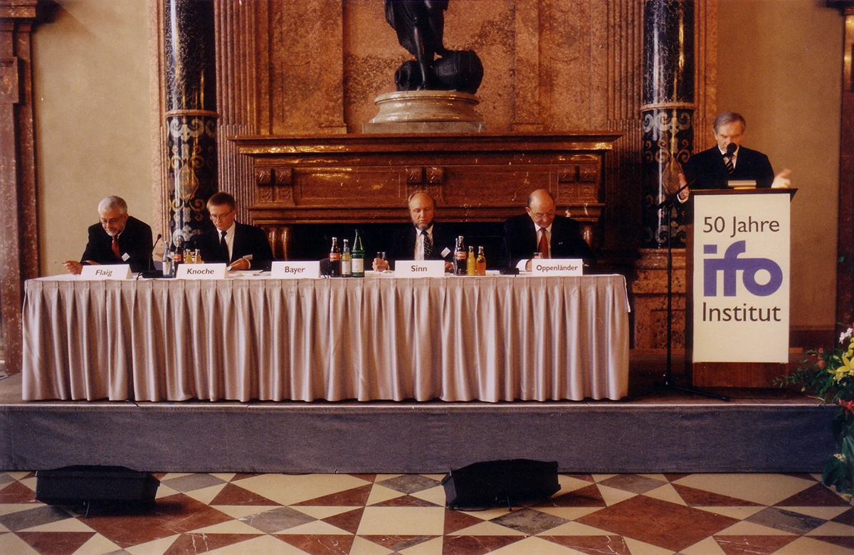 Podium zu Jahren ifo Jahresversammlung