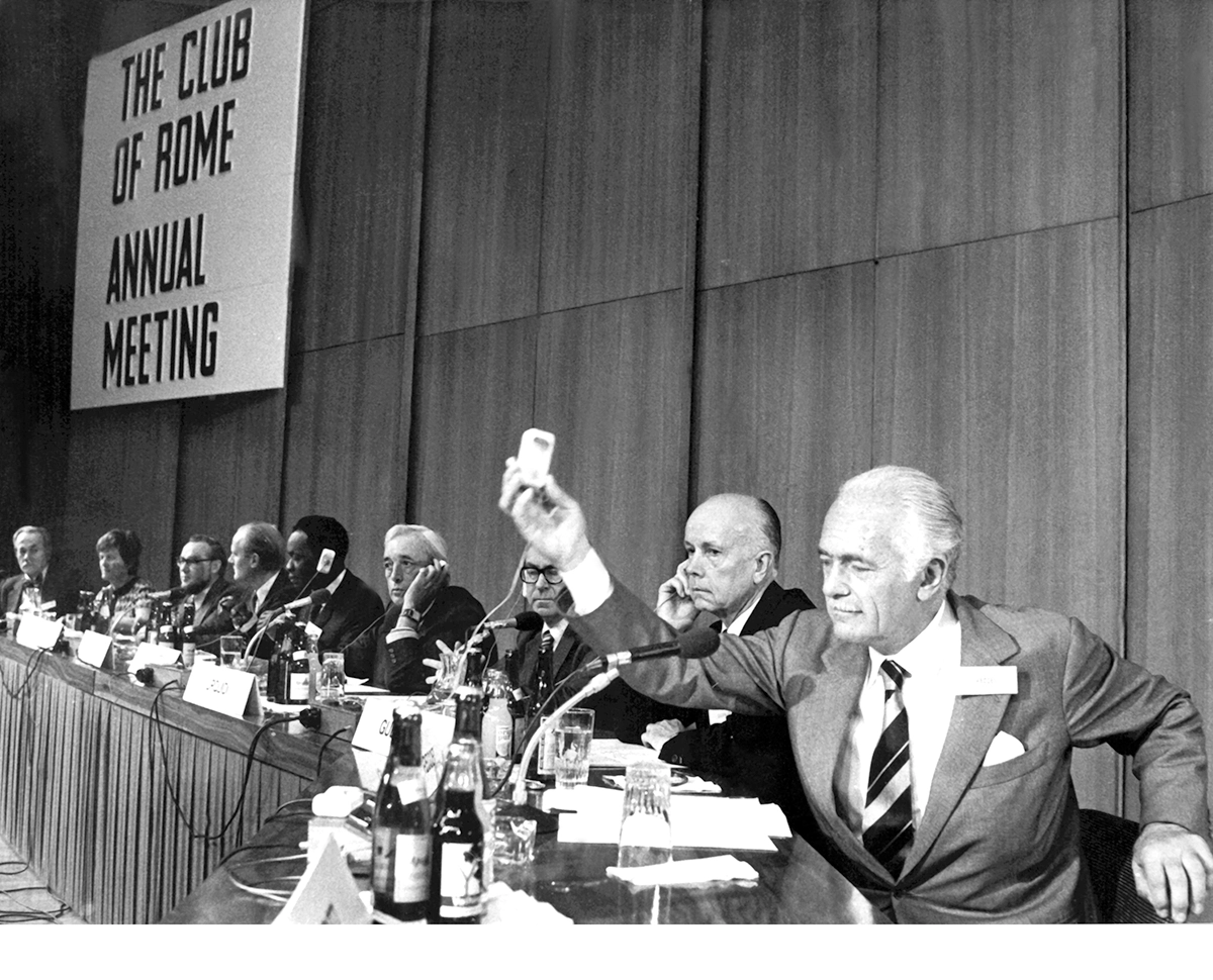 Men at the microphone - opening session of the Club of Rome. | picture-alliance / dpa