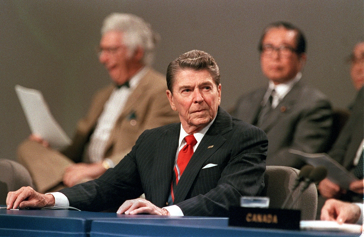 President Reagan 1988 at the world economics summit in Toronto, | picture-alliance / dpa | Wolfgang Eilmes