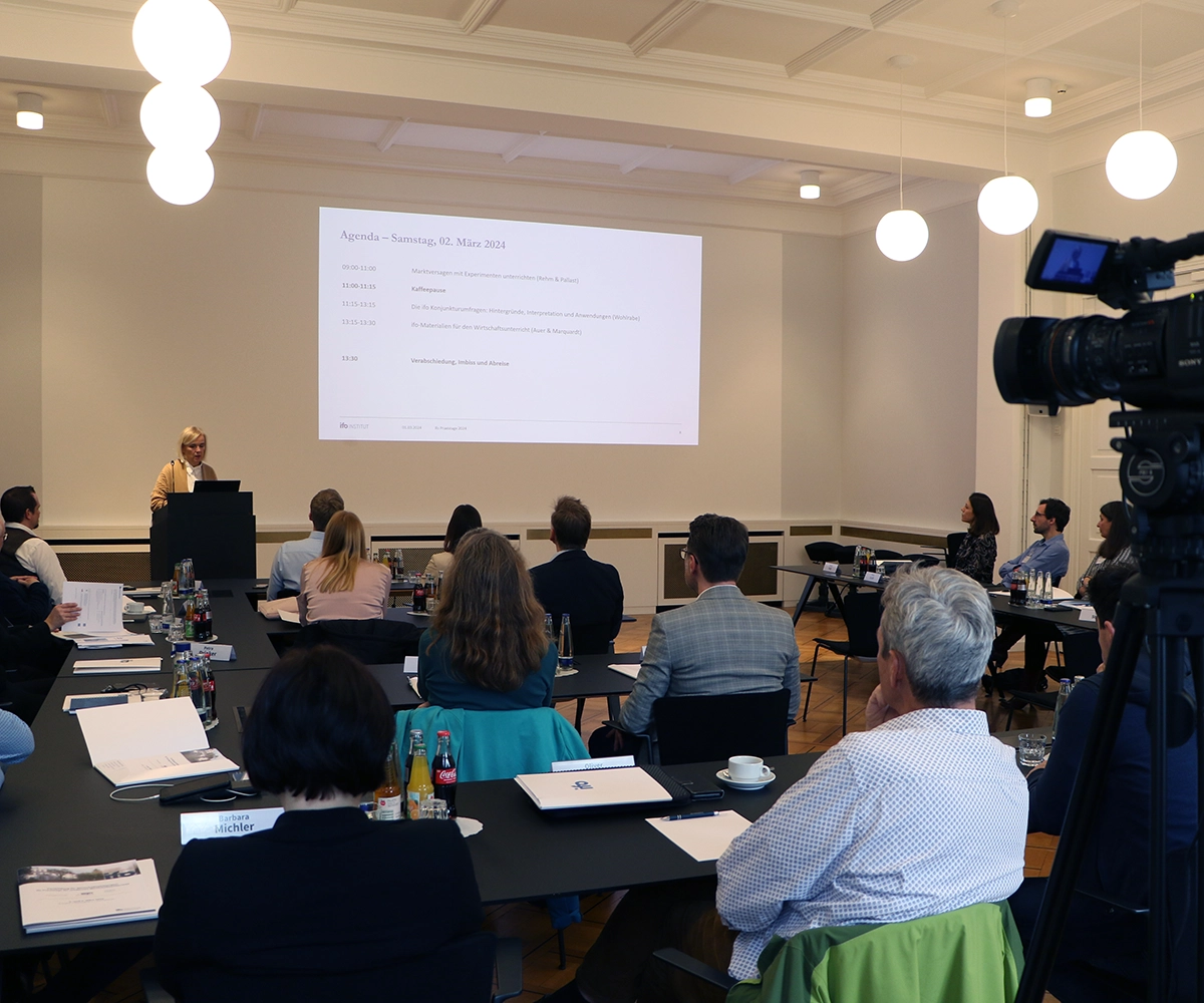 Seminar with teachers and Stephanie Dittmer in the Ludwig-Erhard-Saal