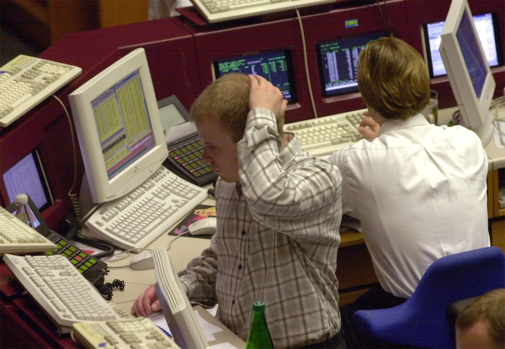 Staff at the stock market in a state of perplexity, Picture-Alliance / dpa | Oliver Berg